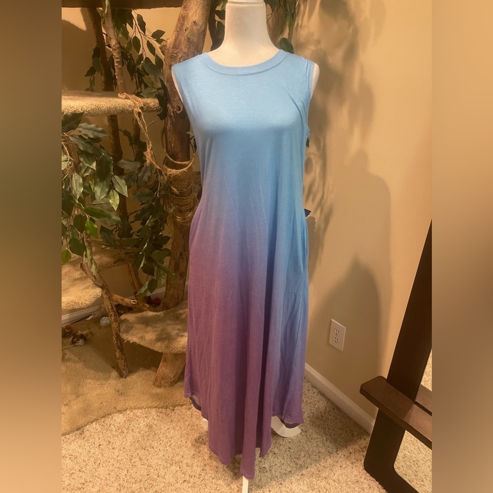 Ombré colored sleeveless maxi dress. Size S